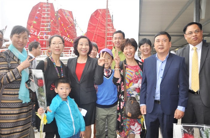 Quảng Ninh đón hàng chục vạn khách du xuân dịp tết Kỷ Hợi