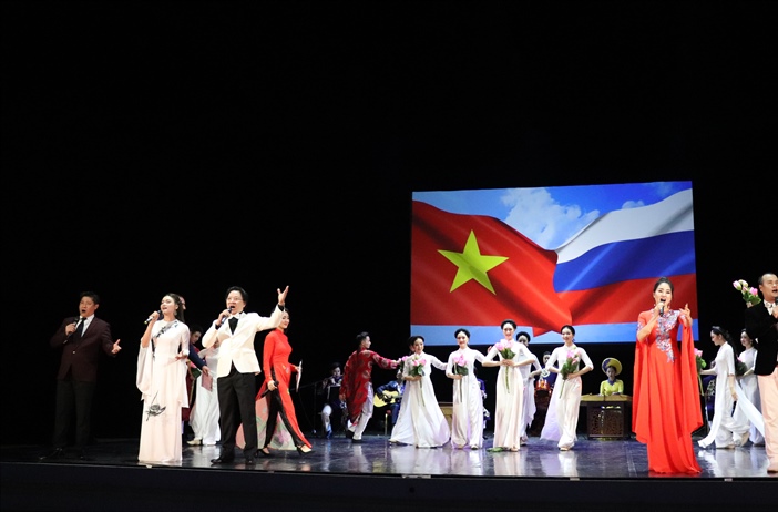 Nghệ thuật Việt toả sáng trong ​​​​​​​"Cung điện Mùa Đông”