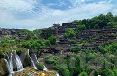 Ngôi làng cổ hơn 2.000 năm trên dãy núi Sùng Sơn huyền bí