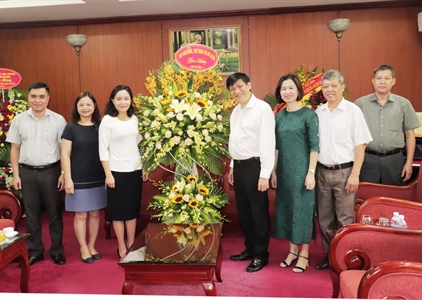 Thứ trưởng Trịnh Thị Thủy chúc mừng Ban Tuyên giáo Trung ương