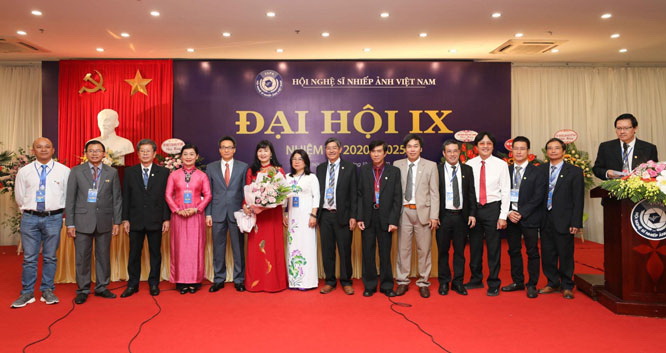 Hội Nghệ sĩ nhiếp ảnh Việt Nam lần đầu tiên có nữ Chủ tịch