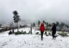 Cận cảnh tuyết rơi dày đặc tại xã vùng cao Y Tý ở Lào Cai