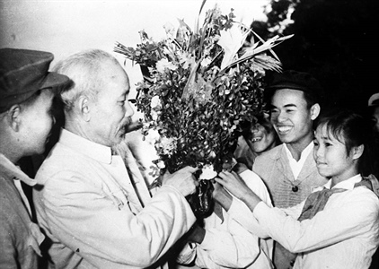 Năm 1961, Bác Hồ về thăm Nghệ An trong ký ức của hai nữ học sinh giỏi...