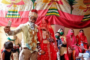 Mùa cưới ở Ấn Độ bị “nhấn chìm”