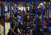 Người dân xếp hàng thâu đêm chờ mua vé bóng đá tại Phú Thọ