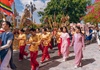 Du khách háo hức “check in” tinh hoa lễ hội truyền thống tại VinWonders Nam Hội An