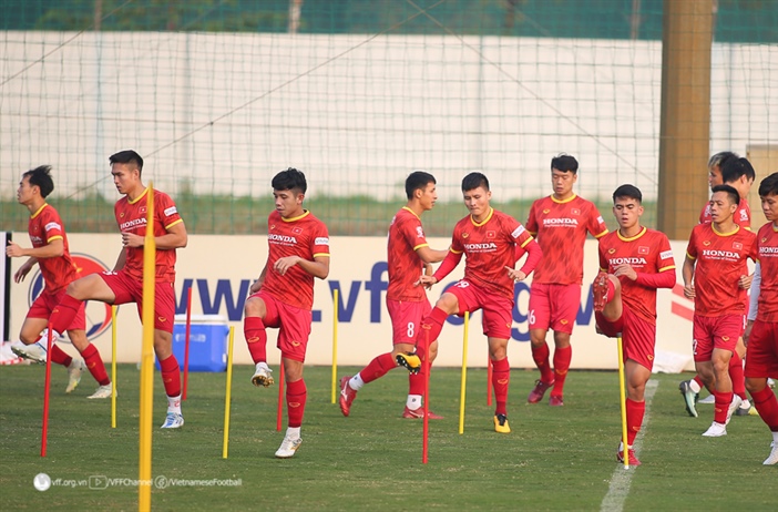 Quang Hải tập luyện cùng các đồng đội trước khi lên đường dự AFF Cup 2022