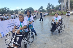 300 vận động viên khuyết tật tham gia giải chạy "Không khoảng cách- Không giới hạn"