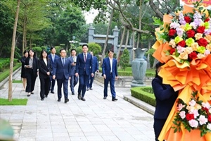 Đại sứ đặc mệnh toàn quyền Hàn Quốc tại Việt Nam dâng hoa tại Khu Di tích Quốc gia đặc biệt Kim Liên