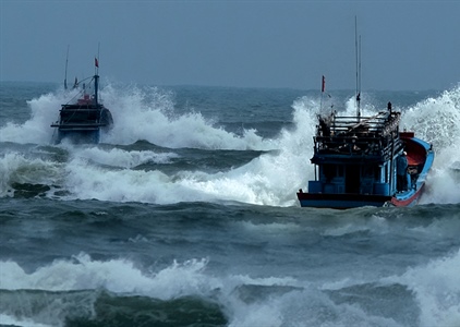 Quảng Bình: 2 tàu cá bị chìm, 2 ngư dân mất tích trên biển