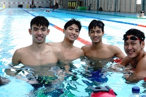 Huy Hoàng cùng các đồng đội giành 4 HCV giải bơi các nhóm tuổi châu Á