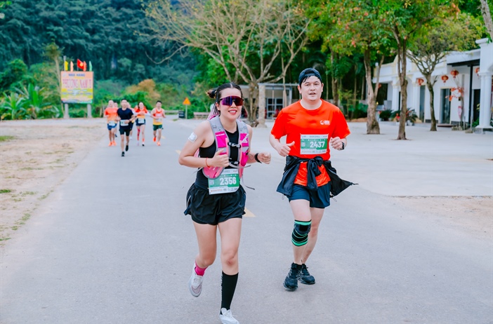 Hào hứng chạy Marathon giữa lòng Di sản Phong Nha - Kẻ Bàng