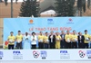 Trao tặng bóng của FIFA nhằm phát triển bóng đá học đường ở Việt Nam